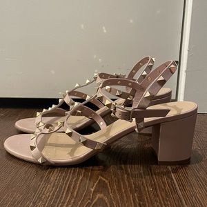 • VALENTINO ROCKSTUD HEELED SANDALS •
